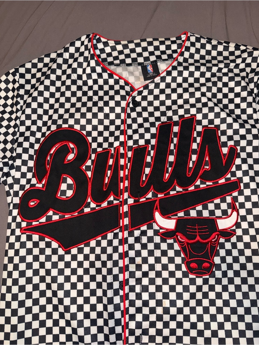 Chicago bulls button up jersey, matching SnapBack hat - Picture 5 of 10